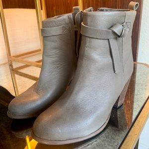 Humanoid Genuine Leather Ankle Boots in Gray